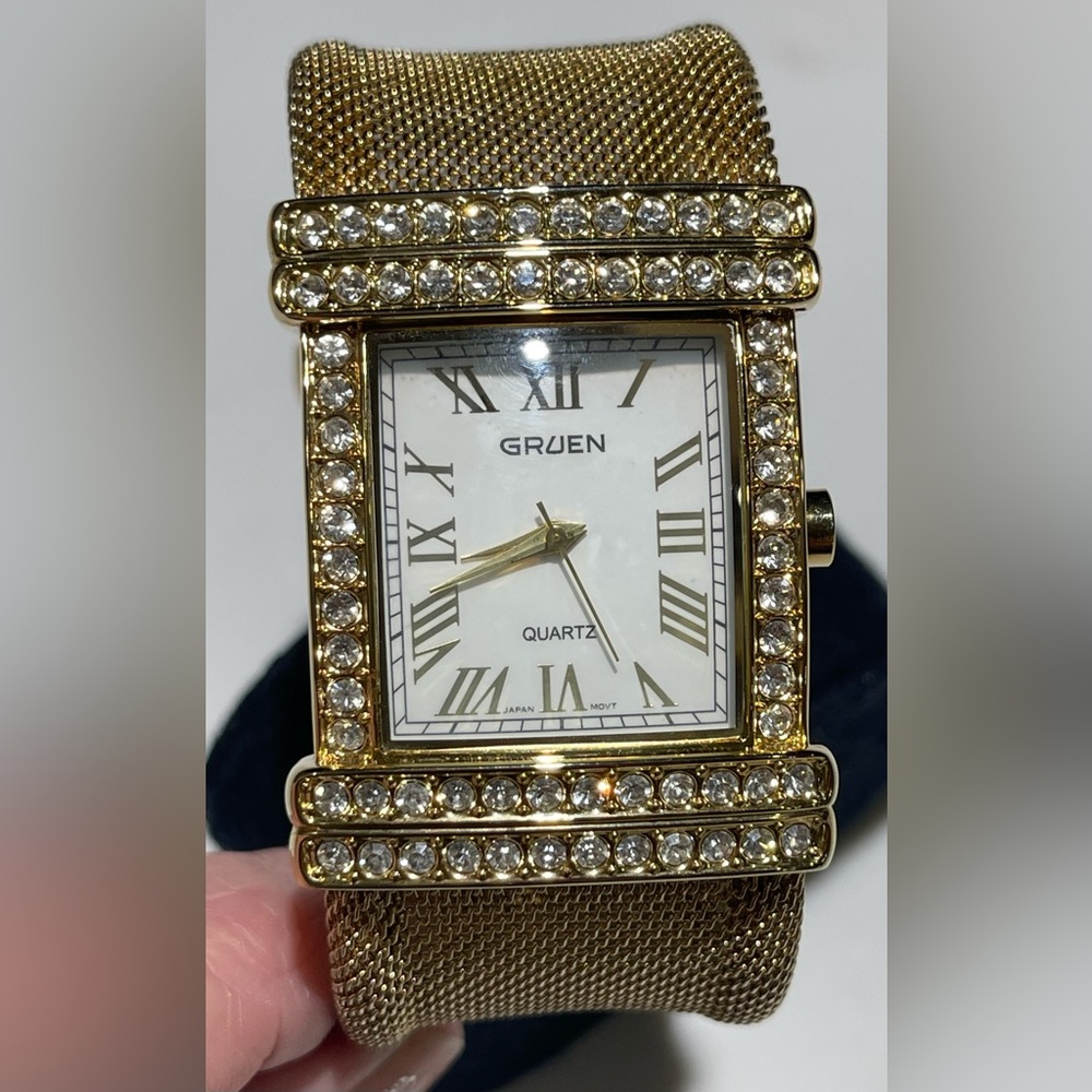 GRUEN GR10020 Quartz Roman Numerals Metal Bezel Stainless Steel Vintage